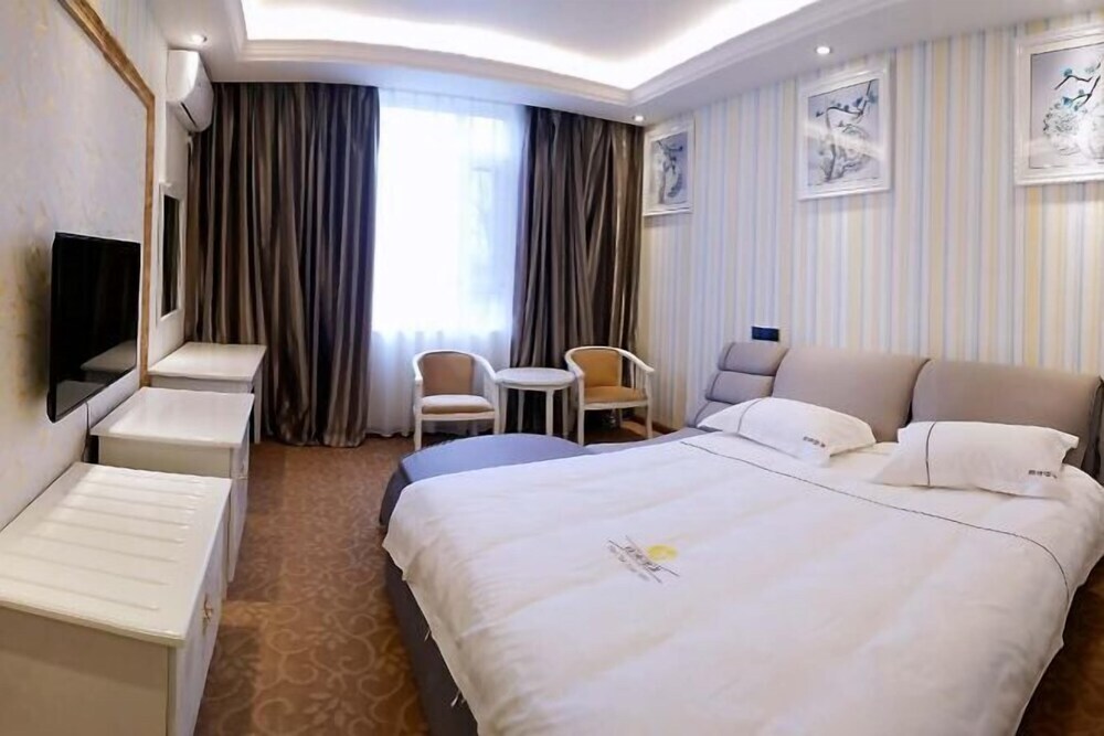Zihong Hotel — hotel in Yuxi