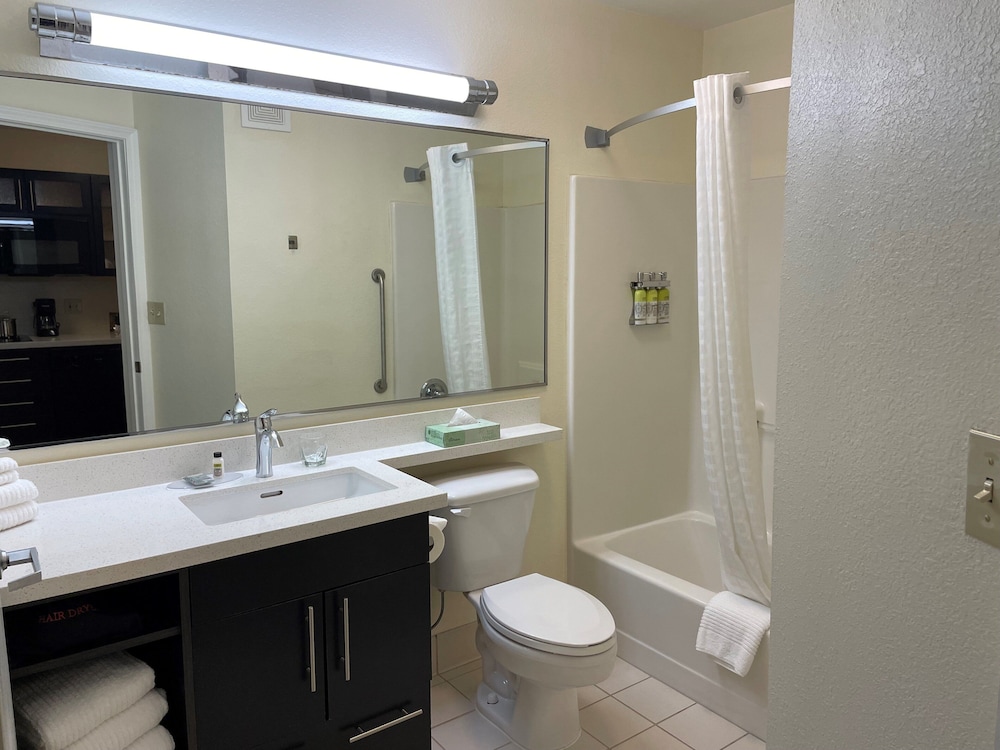 Candlewood Suites East Lansing by IHG - photo 13
