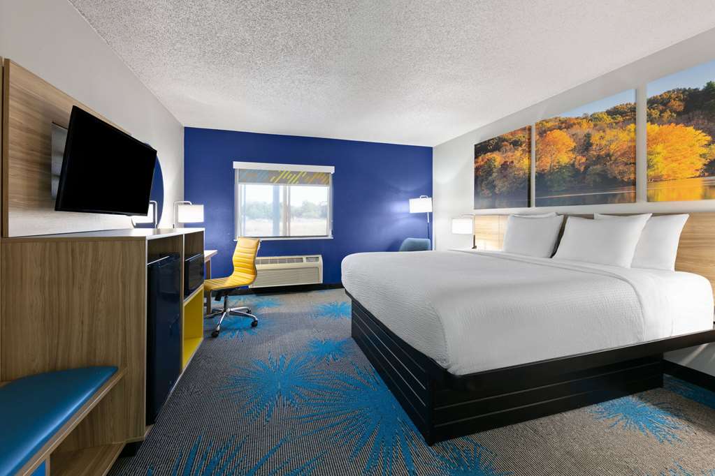 Days Inn by Wyndham Fort Smith - photo 11
