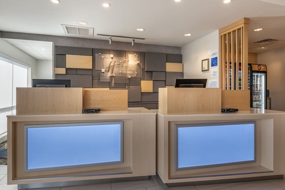 Holiday Inn Express & Suites Carlisle Southwest I 81 by IHG - photo 3