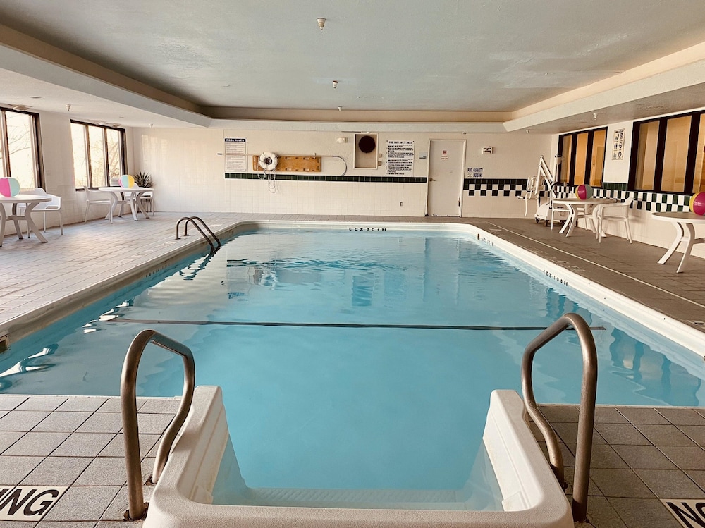 Holiday Inn Express Hotel & Suites Plymouth by IHG - photo 37