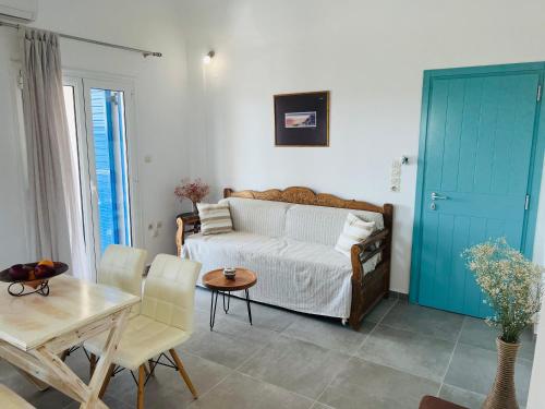 Arapiou Apartments — 4-Star Luxury Hotel in Fira, Greece