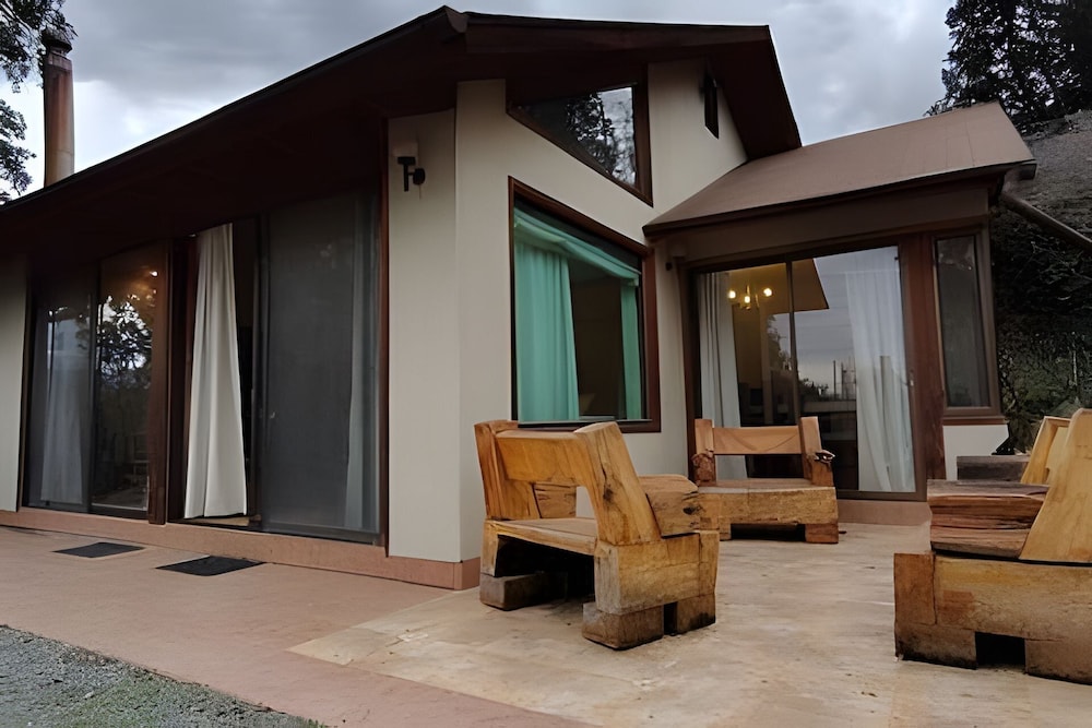 Oceana Suites Laguna Aculeo in Paine, Chile