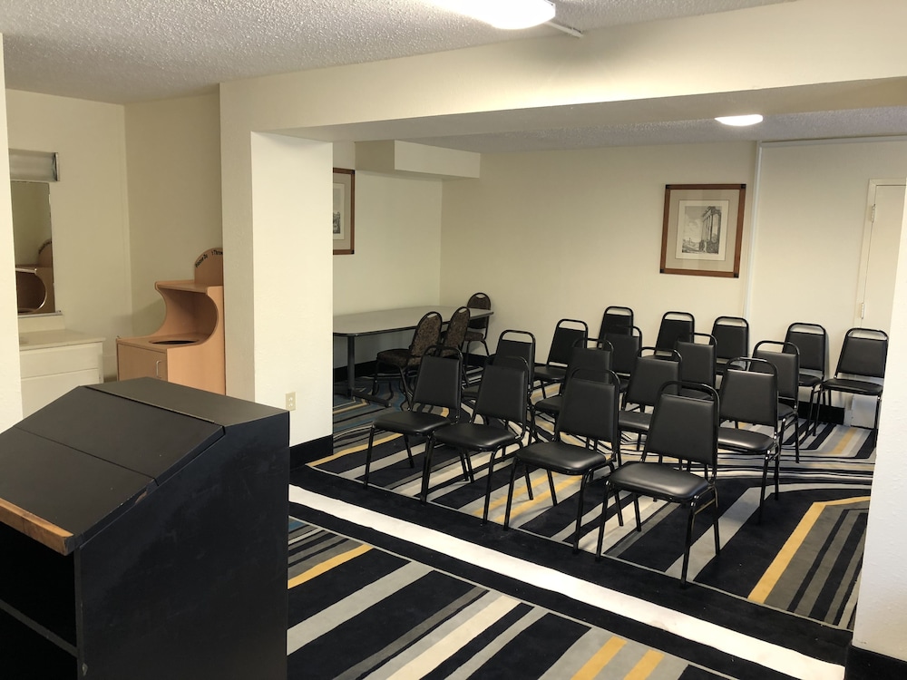 Americas Best Value Inn Norfolk Airport Area - photo 15