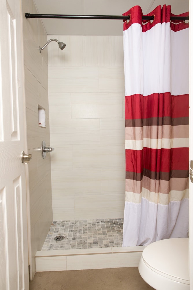 Red Roof Inn & Suites Pigeon Forge Parkway - photo 29