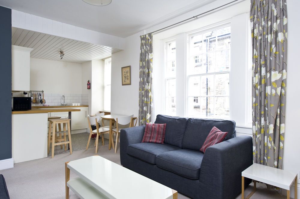 Destiny Scotland Rose Street Flats — 4-Star Luxury Hotel in Edinburgh, United Kingdom