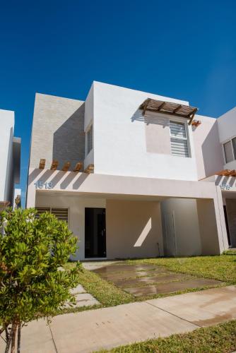 3 Bedroom 3 Bath Vacation Home Gated Community With Ammenities — 4-Star Luxury Hotel in La Florida, Mexico
