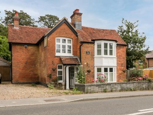 Oakapple Cottage — 4-Star Luxury Hotel in Lyndhurst, United Kingdom