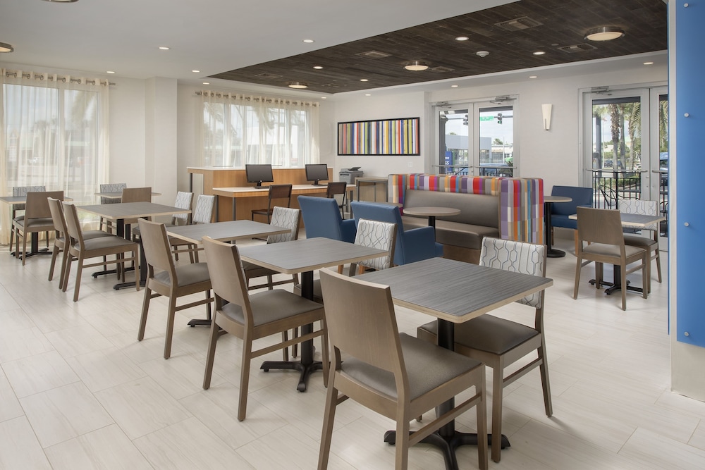 Holiday Inn Express Jacksonville Beach by IHG - photo 33