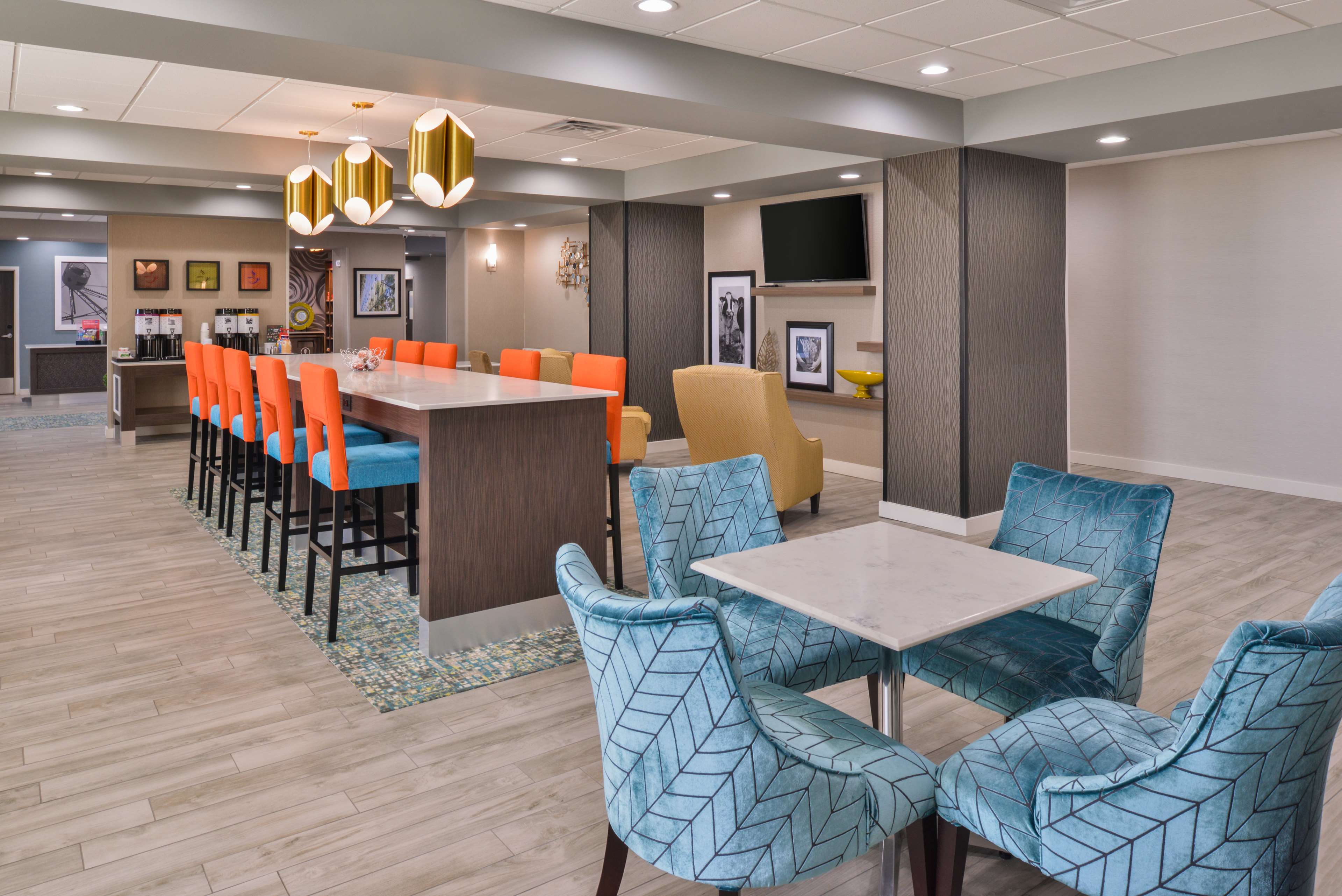 Hampton Inn Emporia - photo 10