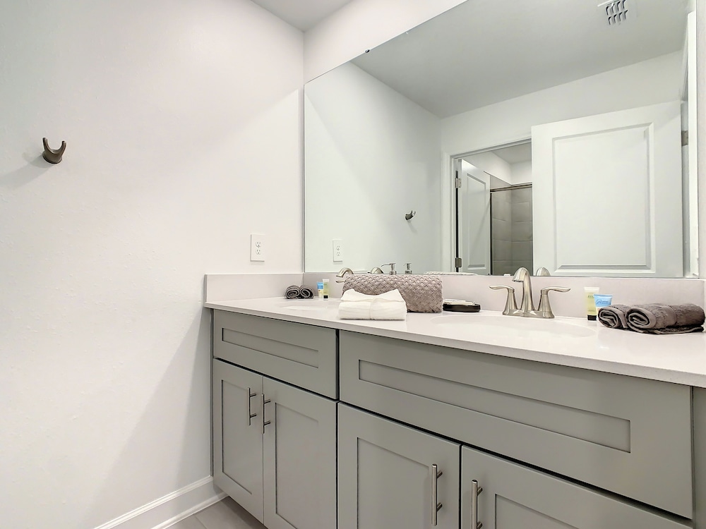 Sophisticated Living at Storey Lake - photo 17
