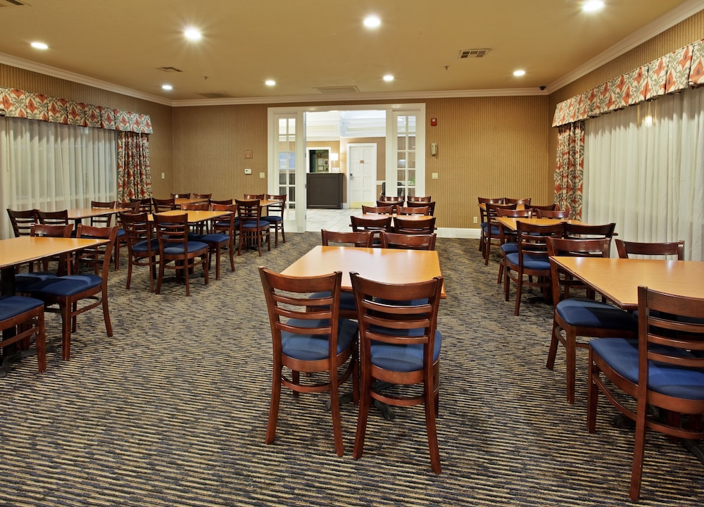 Holiday Inn Express Hotel & Suites Corning by IHG - photo 23
