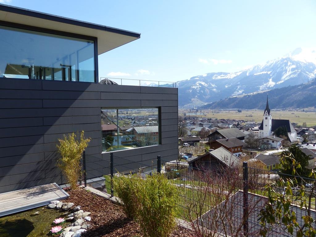 Glas House Design Holiday Home — 4-Star Luxury Hotel in Piesendorf, Austria