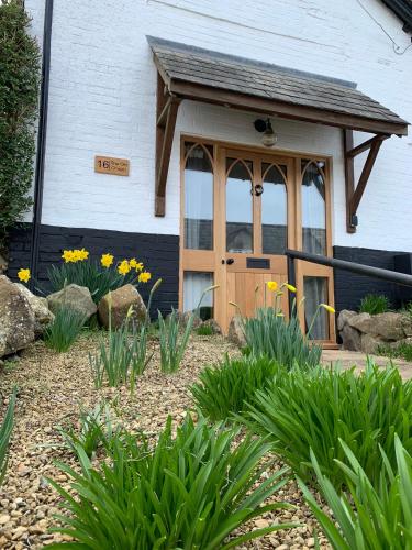 The Old Chapel Manton — hotel in Manton