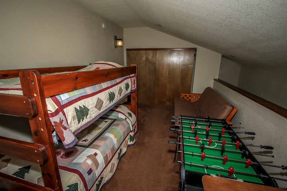 Summit Getaway Condo Affordable and ideally located Wood burning fireplace Walk to Ski Resort - photo 21