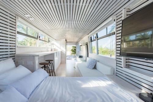 Leobus לאו באס - carbon neutral hotel in Unknown City