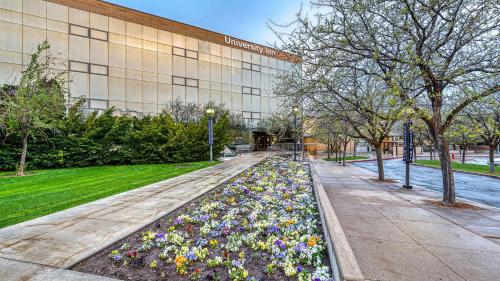 University Inn - last minute hotel in Logan