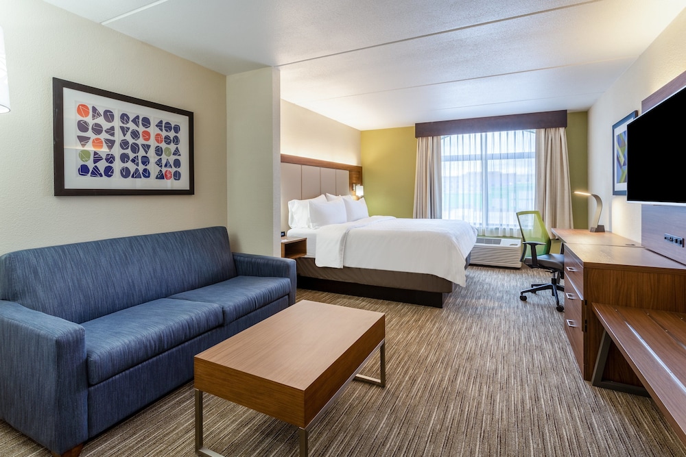 Holiday Inn Express & Suites Cedar Falls Waterloo by IHG - photo 10