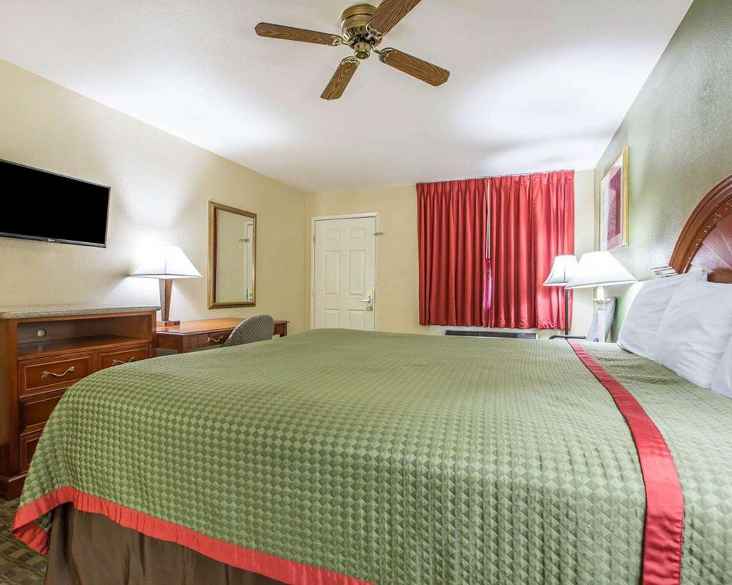 Rodeway Inn Delano - photo 13