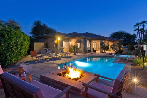 Poolside Bliss With Elegant Living 1 Rated — Palm Desert