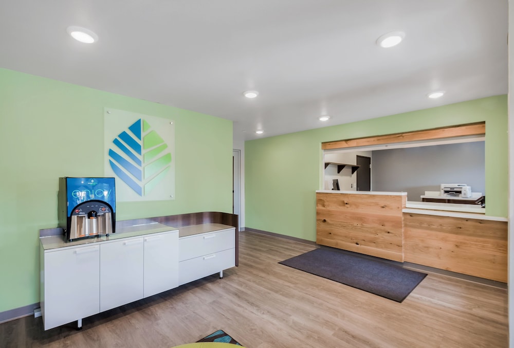 WoodSpring Suites Chicago Addison - photo 3