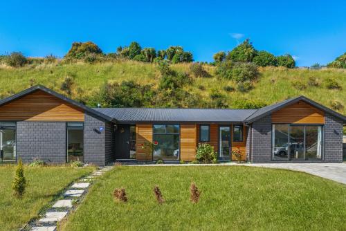 Luxury & Modern Living Home & Apartment — 4-Star Luxury Hotel in Queenstown, New Zealand