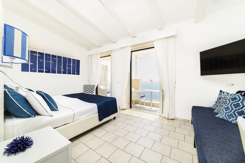 Residenza Al Pesce D'Oro — 4-Star Luxury Hotel in Amalfi, Italy