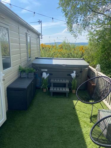 Otters Rural Retreat Private Hot Tub & Free Golf for guests included — carbon neutral stay, Morpeth