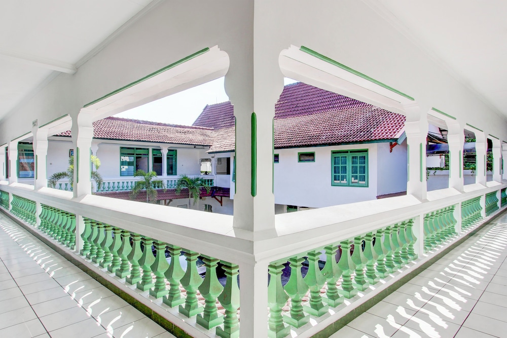 Hotel O Gurita in Surakarta, Indonesia