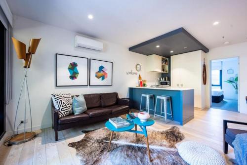 Sienna Lux Designer Space 150m to Smith St — 4-Star Luxury Hotel in Melbourne, Australia