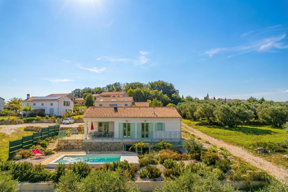 Pool Vila Olivia with Sauna Happy Rentals — 4-Star Luxury Hotel in Piran, Slovenia