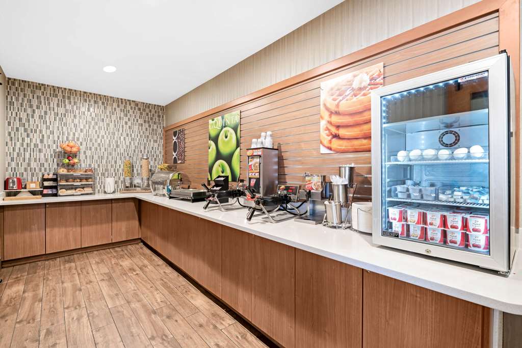 La Quinta Inn & Suites by Wyndham Logan - photo 26