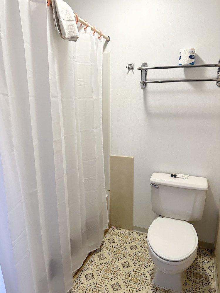 The Davenport Motel - photo 34