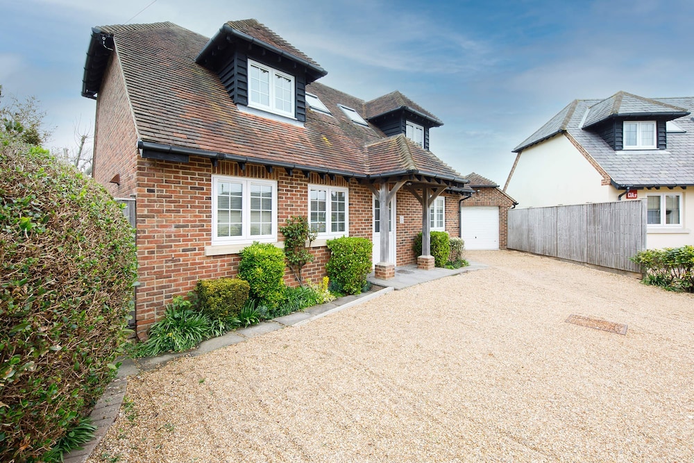 Modern & stylish seaside family home — 4-Star Luxury Hotel in Chichester, United Kingdom