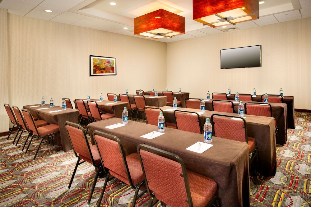 Hampton Inn & Suites Chattanooga Hamilton Place - photo 39