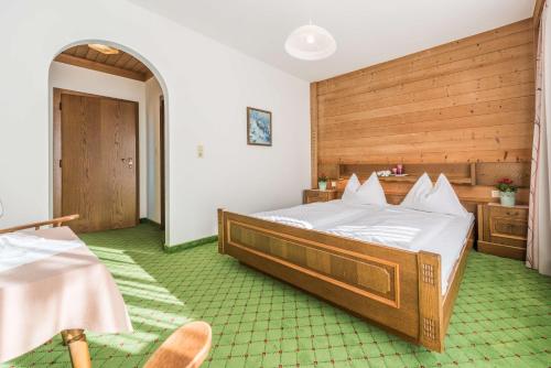 Almliesl Holl 556 — 4-Star Luxury Hotel in Hollersbach Im Pinzgau, Austria