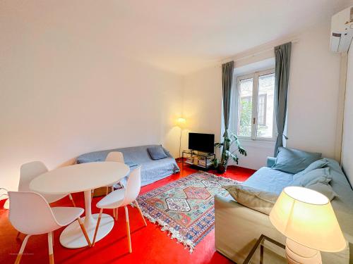 Cirillo 18 Incantevole appartamento all'Arco della Pace — 4-Star Luxury Hotel in Milan, Italy