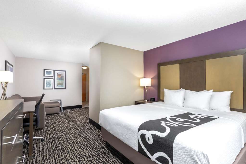 La Quinta Inn & Suites by Wyndham Hopkinsville - photo 35
