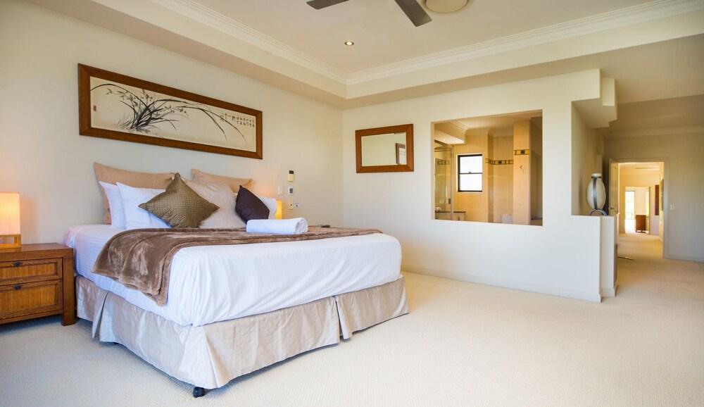 LUXE @ Sanctuary Cove — Hope Island — photo 3