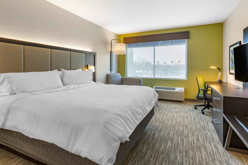 Holiday Inn Express & Suites Phoenix Dwtn State Capitol by IHG - photo 12