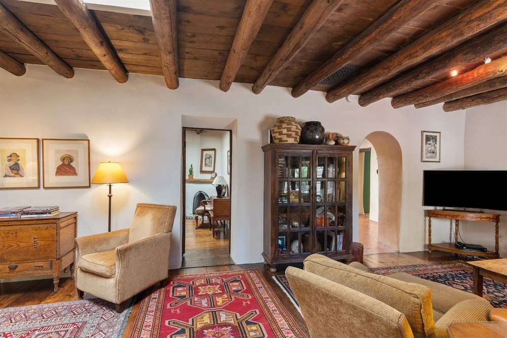 Garcia St. Adobe Historic District Close to Canyon Road Three Master Bedrooms Great Outdoor Space - photo 7