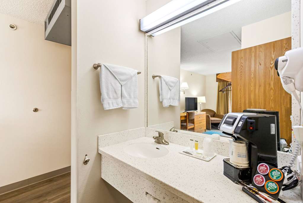 Days Inn by Wyndham Great Falls - photo 39