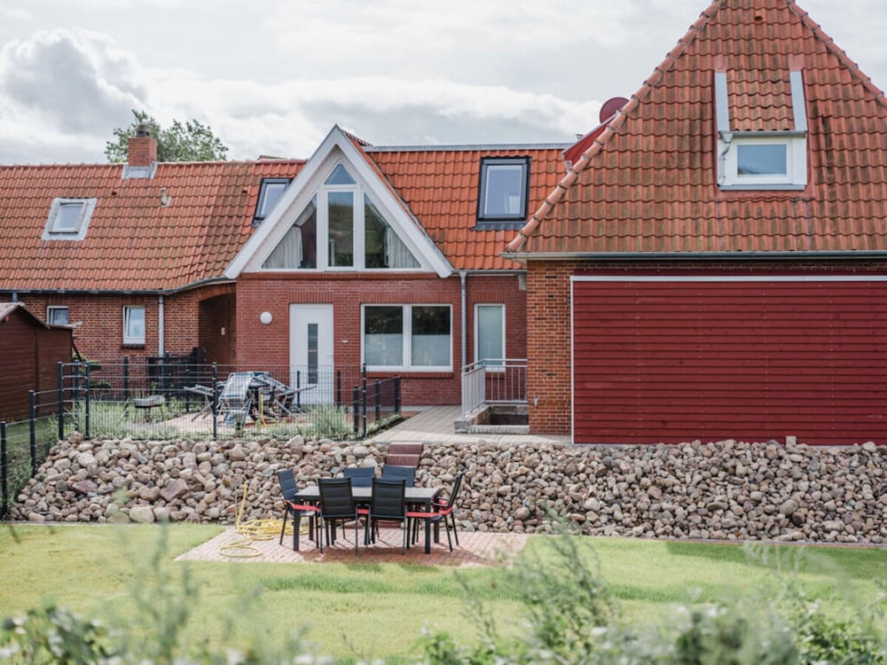 Torbogenhuus No. 7 Comfortable Holiday Residence — 4-Star Luxury Hotel in Norderney, Germany