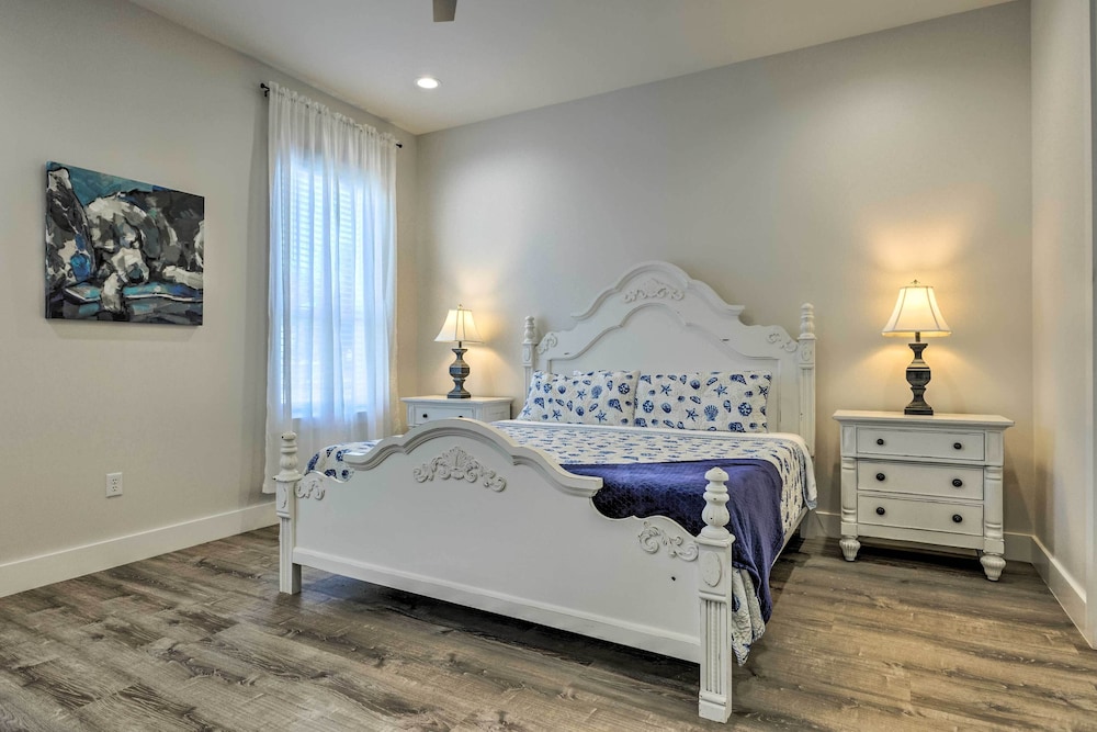 Spacious Gulfport Home Walk to Beach — 4-Star Luxury Hotel in Gulfport, United States