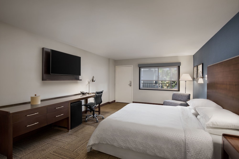 Four Points by Sheraton Anaheim - photo 2