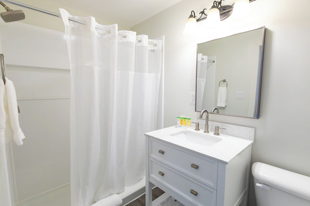 Anchor Bay Inn and Suites - photo 47