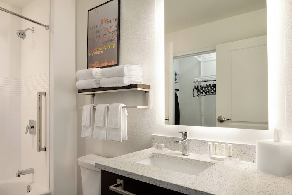TownePlace Suites by Marriott Milwaukee Grafton - photo 9