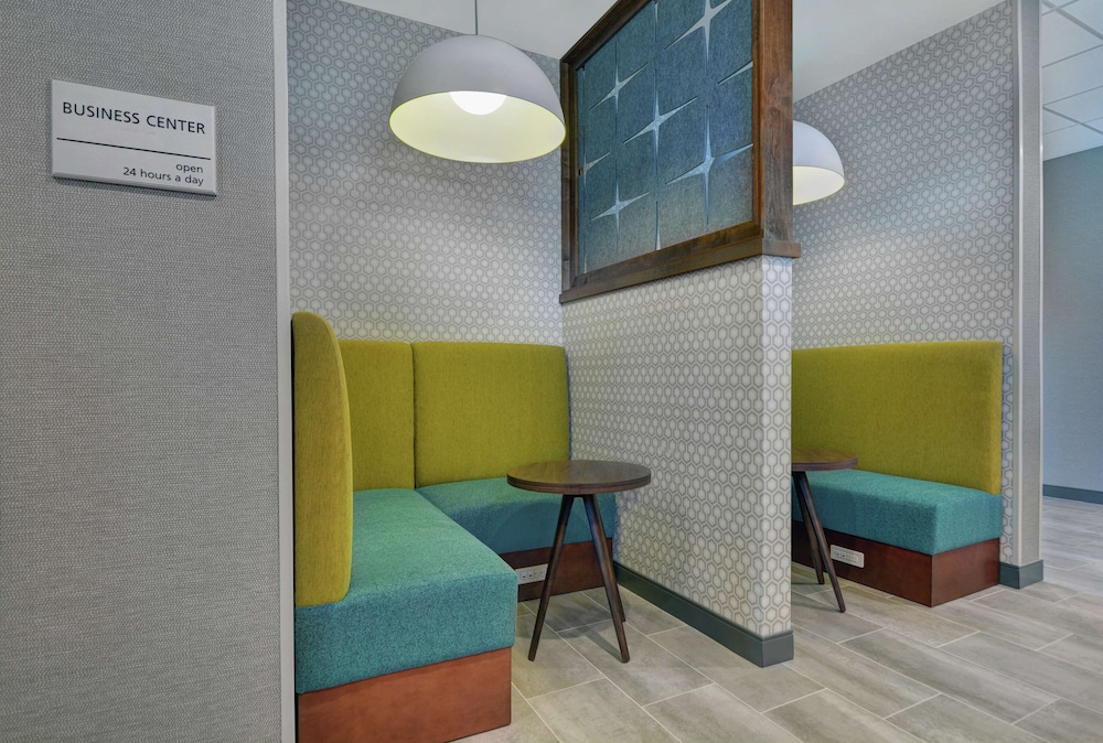 Hampton Inn & Suites Middleburg - photo 40
