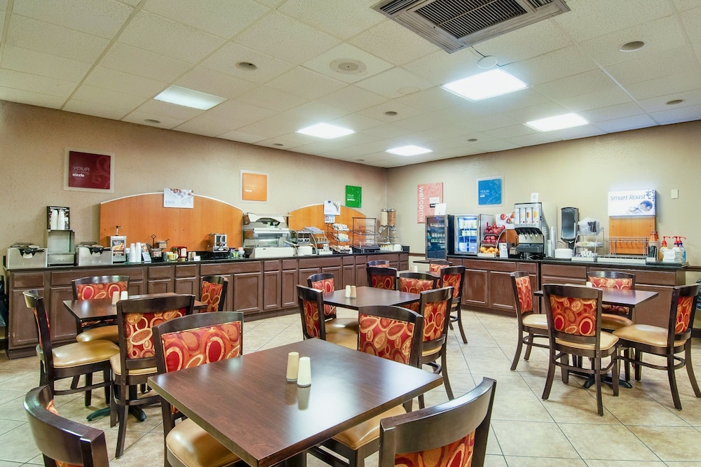Days Inn & Suites by Wyndham Johnson City - photo 15