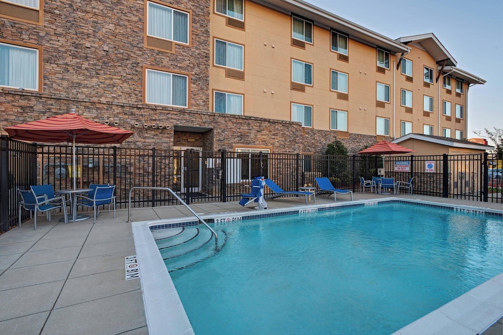 TownePlace Suites Fayetteville Cross Creek - photo 21